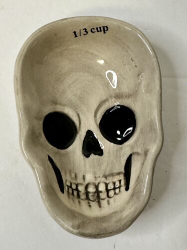 World Market Skull Measuring Cups Set of 4 - Picture 5 of 8