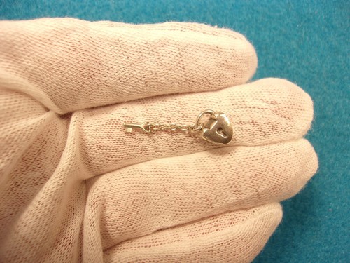 EXCELLENT LADY'S or GIRL'S STERLING SILVER CHARM - PANDORA HEART LOCKET WITH KEY