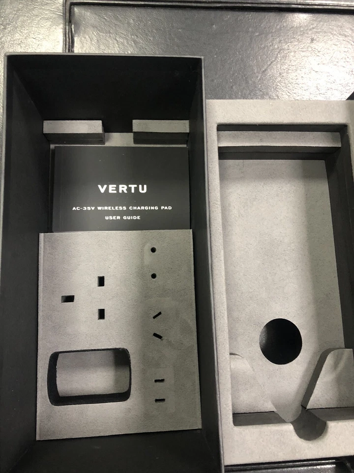 Vertu Wireless Charger V WIRELESS CHARGING PAD AC-35V Calf leather and Aluminum - Image 3 of 3