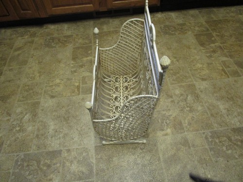 Vintage cast iron white magazine rack metal ornate - Picture 4 of 4