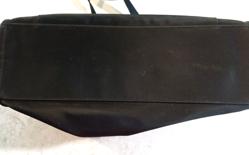 Bolso Givechy ParfumTote Negro Con Goldstone 2 Asas Grande 11" x 15.5" Negro - Imagen 6 de 9