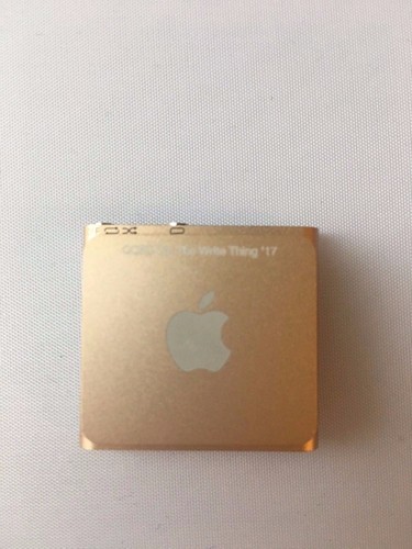 Apple iPod shuffle 4th Generation Gold (2GB) #3303 - Picture 3 of 3