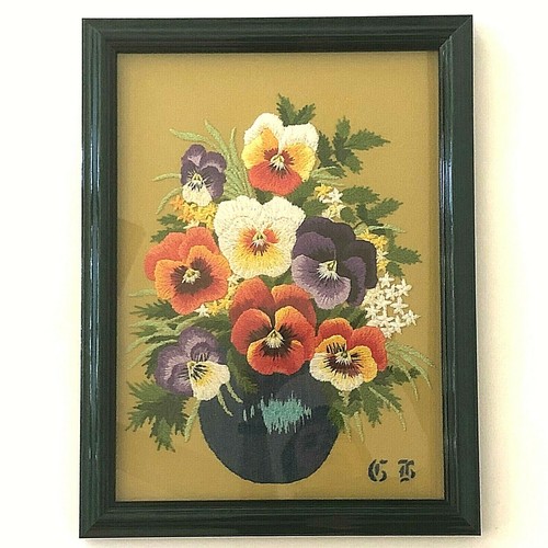 Vintage 18x16 Japan Tokyo Bunka Embroidery Pansies Vase Floral Bouquet Framed - Afbeelding 1 van 9