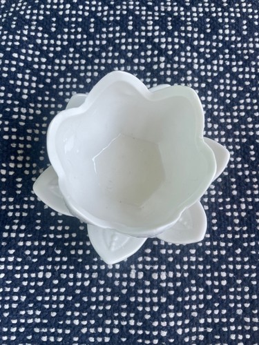 DUSK White Lotus Flower Ceramic Tea Light Candle Holder Beautiful - Picture 2 of 3