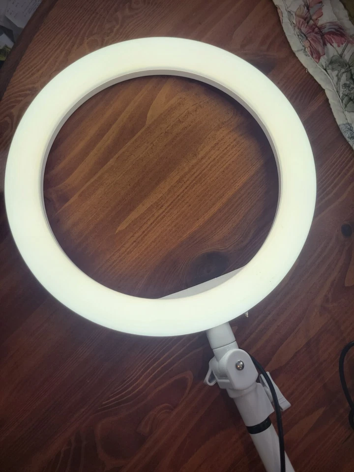 RING LIGHT WITH REMOTE CONTROL DIMMER AND 2 LIGHT COLORS. EXCELLENT WORKING COND - Image 3 of 4