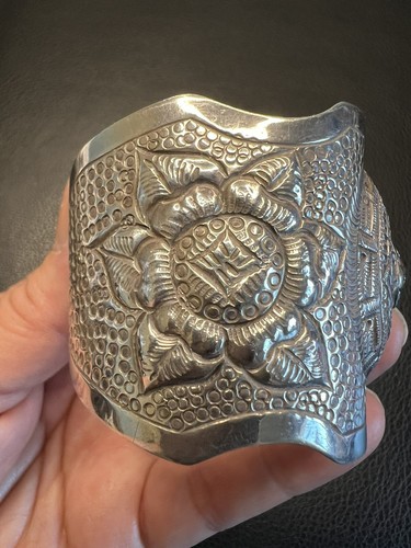 Vintage Silver Maciel Repoussé Cuff Bracelet - Picture 10 of 11