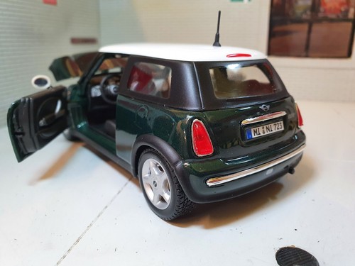 Mini One Cooper R50 Green R53 Racing Diecast 1:24 Scale Model Car Maisto BNIB - Picture 3 of 9