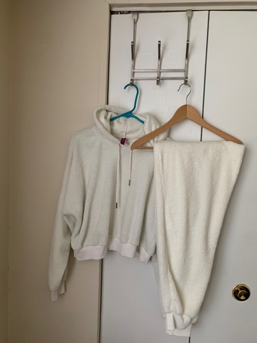 Adore Me Cream Hooded Cropped Sweater & bottom set  M - Bild 4 von 4