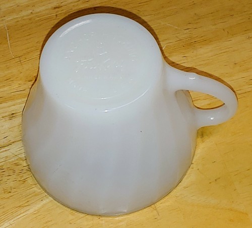 Set 6 FireKing Anchor Hocking Milk Glass Swirl Coffee Tea Cups Near FLAWLESS Cnd - Picture 5 of 6