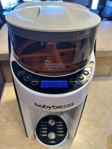 Baby Brezza Pro Advanced Baby Formula Dispenser Bottle Maker FRP0046 (White)