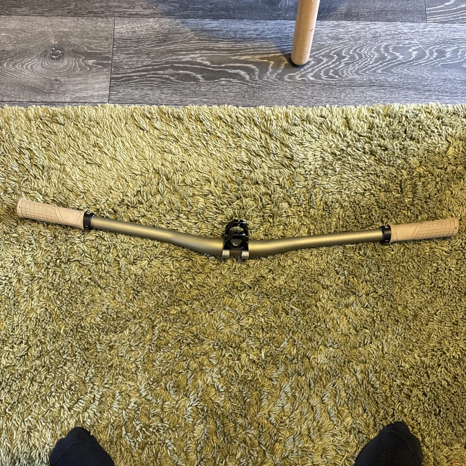 Renthal Fatbar 31.8mm, 780mm wide, 20mm rise & Apex stem 31.8mm x 31mm & Grips. - Image 3 of 4