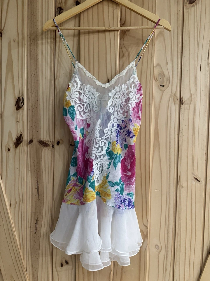 Muñeca bebé Victoria Secret etiqueta dorada de colección dobladillo floral encaje de hadas talla pequeña/pequeña Foto 2 de 4