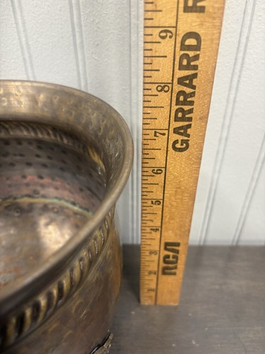 Fioriera vintage in ottone martellato 8 1/2 larghezza per 7 altezza circa - Foto 10 di 11