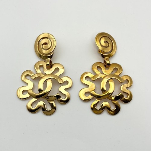 CHANEL Vintage Ohrringe Rund Swing Coco Logo Blumenmotiv 95P Gold Plättchen - Bild 7 von 7