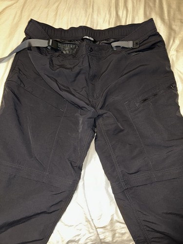 Black Northface cargo pants zip at the knees 2XL MSRP $120 NWOT