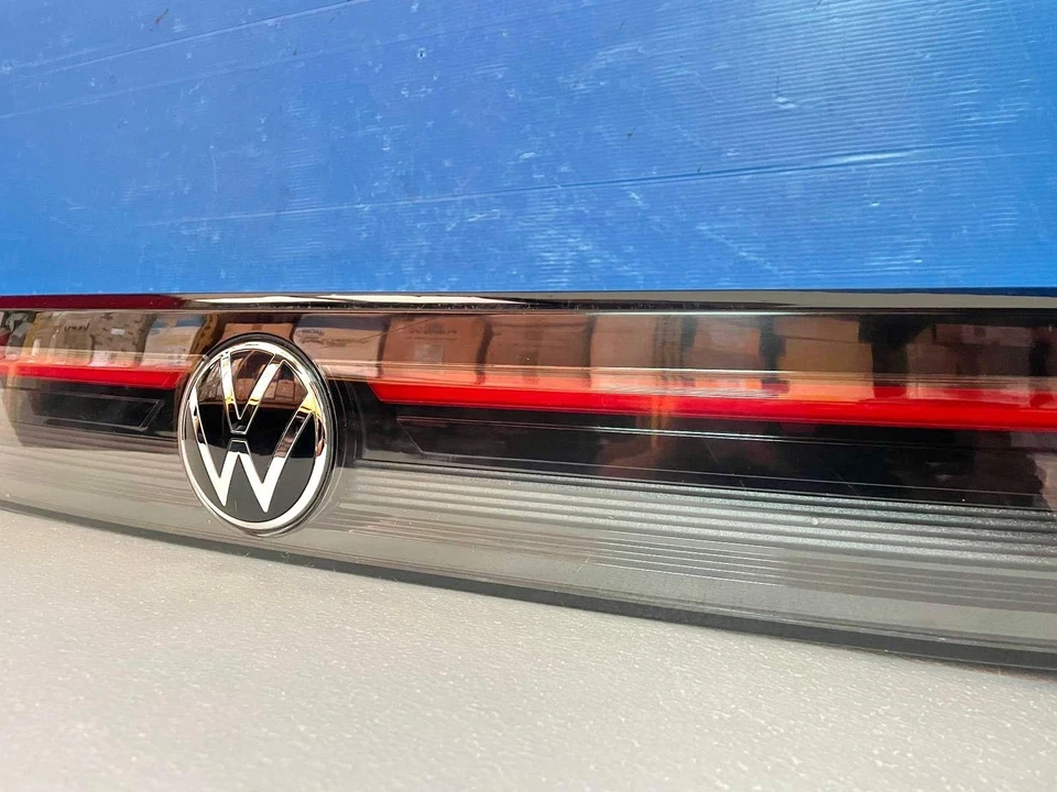 FANALE POSTERIORE CENTRALE A LED INTEGRATO NEL PORTELLONE PER VOLKSWAGEN Taigo - Immagine 3 di 4