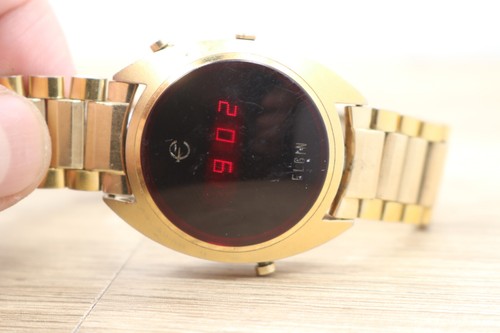 Elgin 70er Time Capsule Red LED Herrenuhr Neu Batt Goldfarben