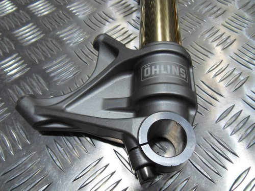 Patas de horquilla delanteras y yugo OEM Triumph SPEED TRIPLE 1200 RR TRS OHLINS 2022 a 2023 - Imagen 8 de 24