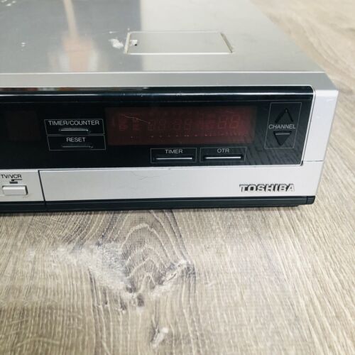 For Parts Vintage Toshiba M-2104 VHS Video Cassette Recorder Powers On Read! - Picture 2 of 15