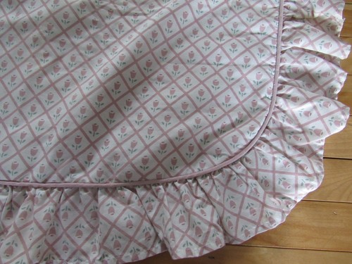 2 WESTPOINT STEVENS RUFFLED PILLOW SHAMS SMALL PINK FLOWERS DIAMOND SHAPE PIPING - Picture 7 of 10