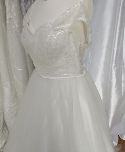 Ivory Wedding Dress With A Hint Of Champagne ...Size 16 - Picture 7 of 8