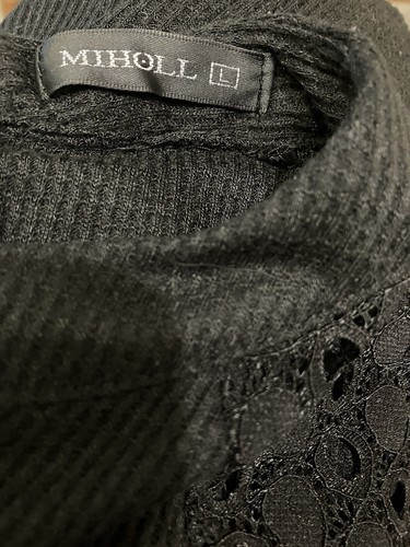 Miholl Damen Größe L schwarzes Langarmshirt mit schwarzen Spitzenärmeln Reißverschluss - Bild 6 von 6