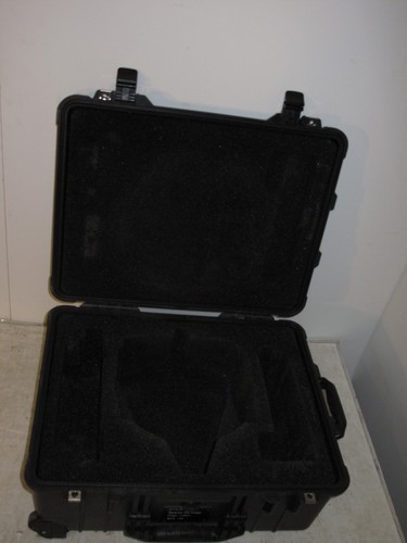 Pelican Protector 1560 Case 23x18x11 OD 19x15x9 ID Wheels PullOut Handle Damaged - Picture 11 of 19