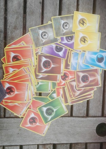 193 TARJETAS POKEMON USADAS MEZCLADAS CON CAJA DE COLECCIÓN EN MUY BUEN ESTADO - Imagen 2 de 12