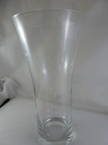 Princess House Heritage Collection Large Flared etched Glass Vase 11 1/2" Tall - Picture 5 of 6