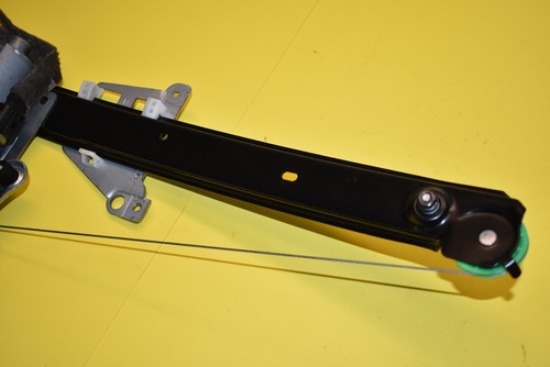 03-14 Volvo XC90 Regulador de ventana w / Motor derecho del pasajero puerta trasera OEM - Imagen 4 de 8