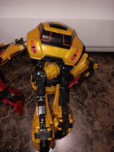 Transformers Generations War For Cybertron WFC Bumblebee And Cliff Jumper... - Picture 4 of 9