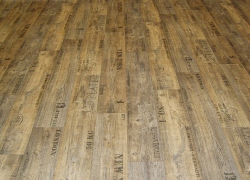 PVC Bodenbelag Holz-Optik Planken mit Schriftzügen 400 cm Breite pro qm = PVC Bodenbelag Holz-Optik Planken mit Schriftzügen 400 cm Breite pro qm =