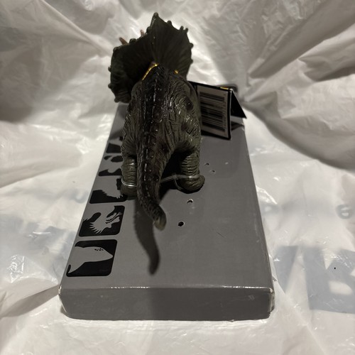 Toys"R"Us Rieling Triceratops 6” Dinosaur Figure Statue New - Picture 4 of 4
