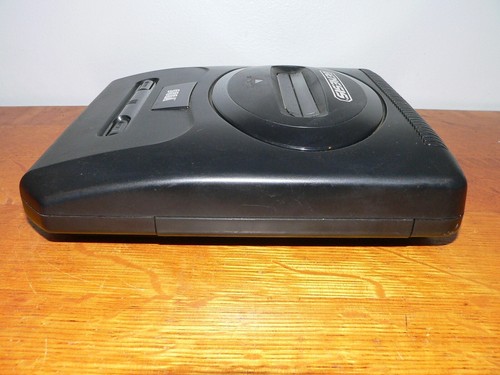 SEGA Genesis MK-1631 Console w/MK-1632 RF Unit, MK-2103 Adapter, One Controller - Picture 6 of 14