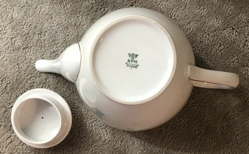 KPM Krister, Germany, Tea Set12pcs. ,Tea Pot,Creamer, Sugar, 4 Cups,3 Saucers - Picture 7 of 12