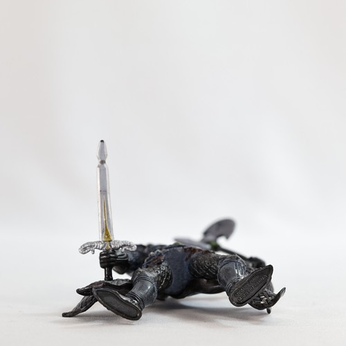 Papo Black Knight with a Triple Battle Axe & Sword 2006 Medieval & Fantasy - Picture 18 of 18