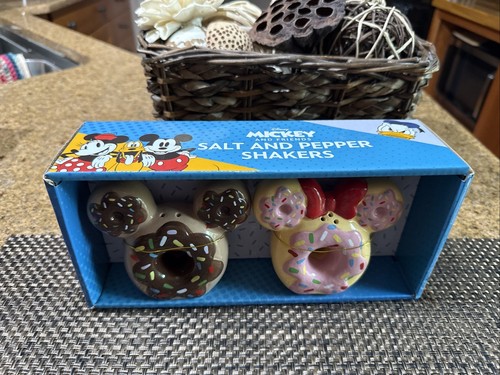 DISNEY Mickey And Minnie Donut Salt And Pepper Shaker Set New