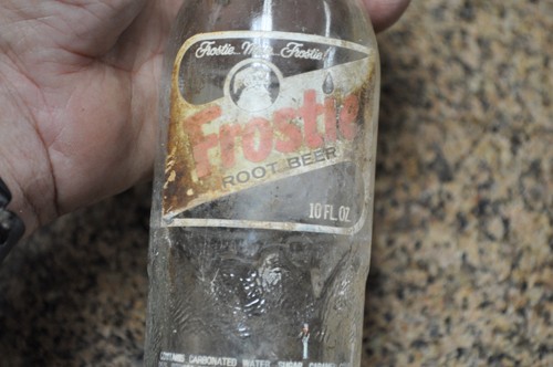 50er/60er Jahre Ära Frostie Root Beer 10oz Glasflasche, gegrabene Flasche, sieht gut aus #3 - Bild 5 von 15
