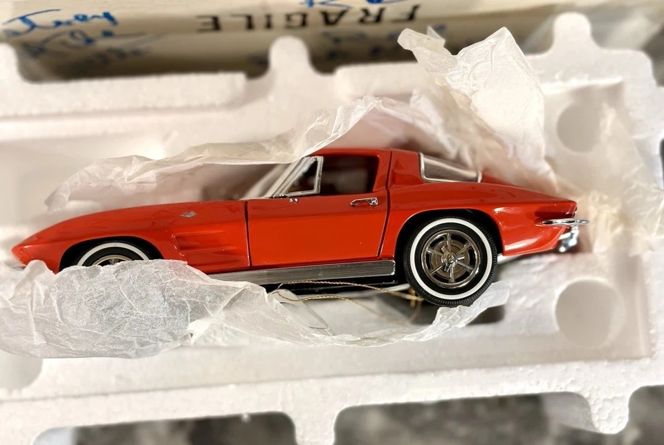 Franklin Mint 1/24 Chevrolet Corvette C2 Stingray Coupe 1963 Red Model Car NIB - Image 4 of 4