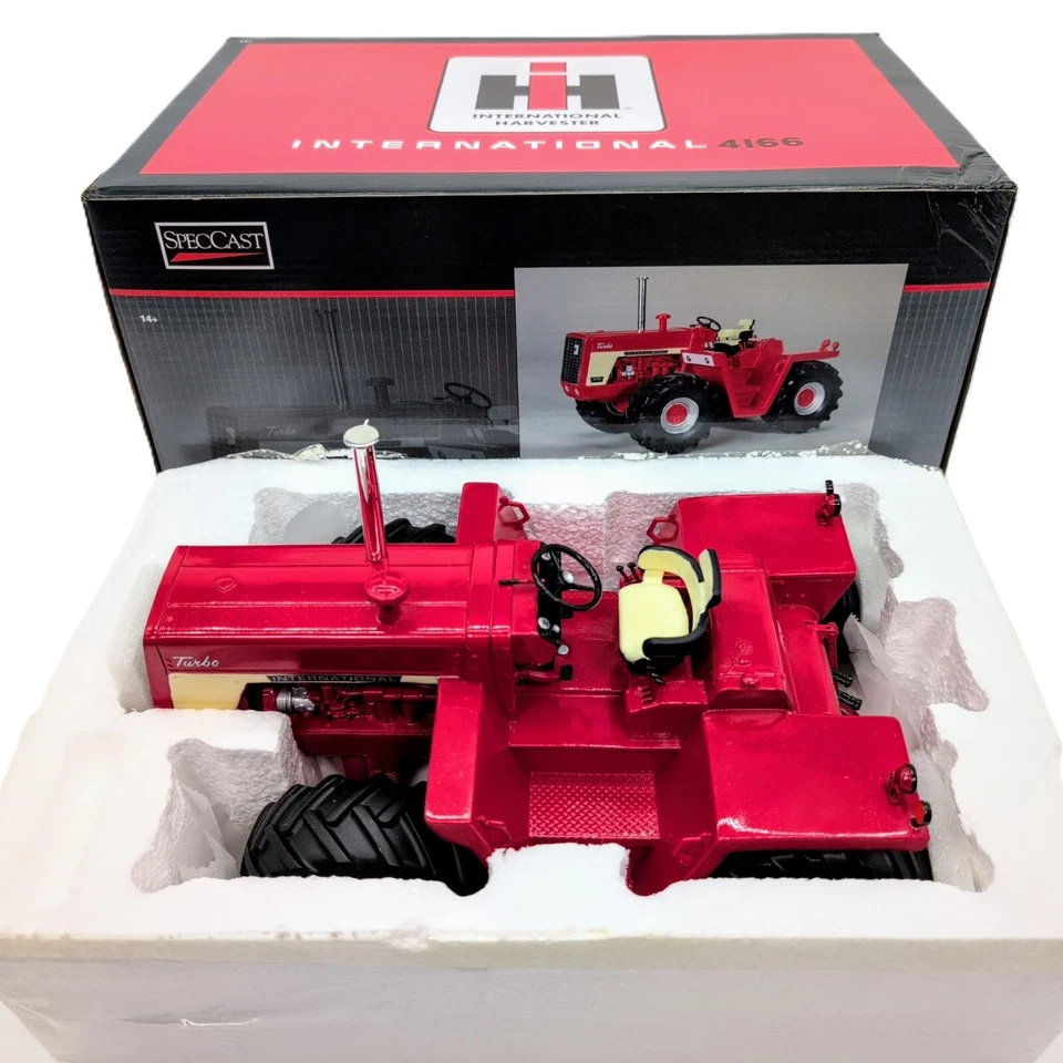 1/16 International Harvester 4166 4x4 Tractor - Resin Tractor Model SpecCast - Image 2 of 4