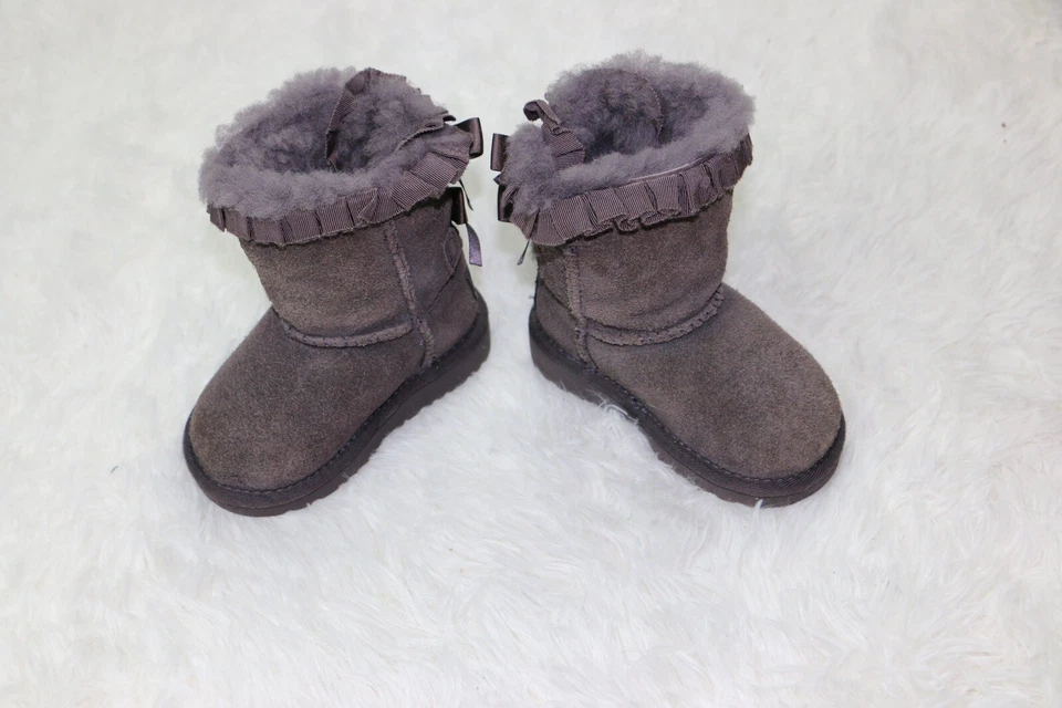 Niñas UGG Gris/Púrpura Bailey Arco Volantes Niño Botas Talla 9 Foto 3 de 4