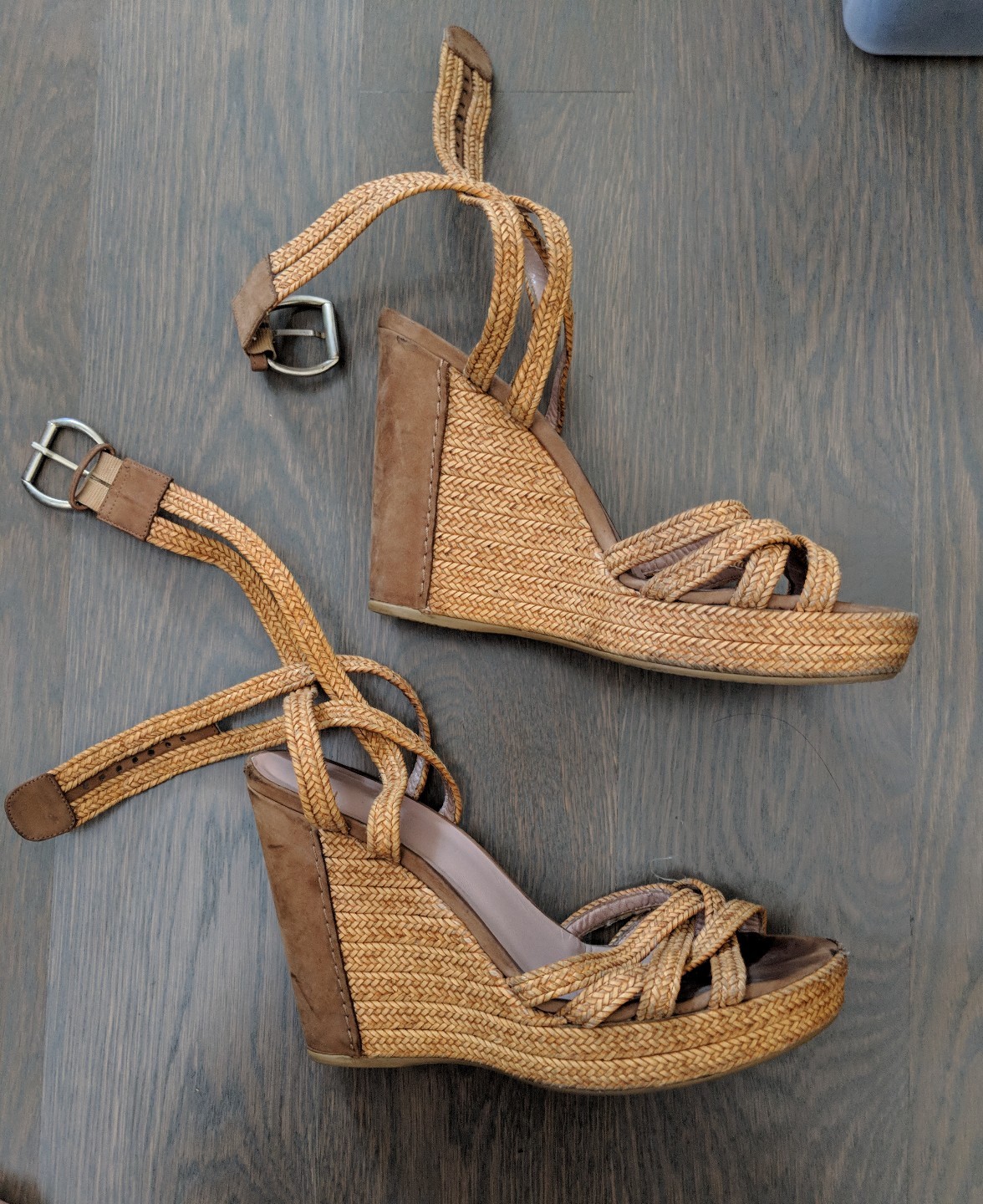Stuart Weitzman 10M Alex Crochet Cuña Sandalias Tan amarillo y Correa en el tobillo Stuart Weitzman 10M Alex Crochet Cuña Sandalias Tan amarillo y Correa en el tobillo
