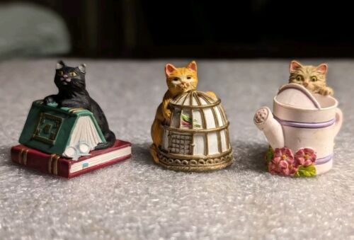 Vintage 1995 Set di 3 Figurine Miniature Lenox Gatto Vittoriano Ditale Da Collezione - Foto 3 di 24