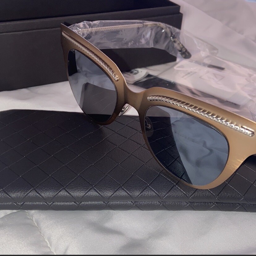 $549 NWT Women display picture 3