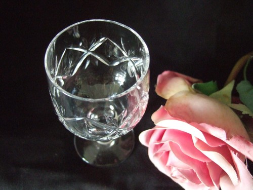 Pair of Vintage Crystal Sherry / Liqueur Glasses 9.5cm - Picture 4 of 4