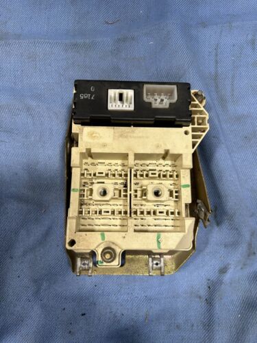 96 97 1996 1997 Ford Thunderbird Lx Mercury Cougar Xr7 Fuse Box - Picture 3 of 3