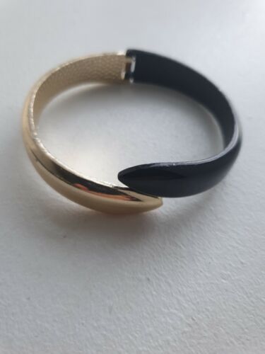 Goldtone Black Spring Hinged Bangle Costume Jewellery - Picture 1 of 2