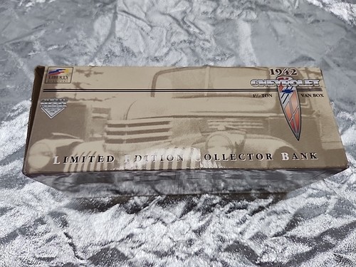 1942 Chevrolet 1 1/2 Ton Van Box Liberty Limited Edition Collector Bank Die Cast - Picture 2 of 6