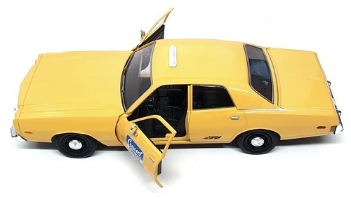 Greenlight 1975 Plymouth Fury Poltergeist Movie Taxi 84202 Maßstab 1:24 Druckguss - Bild 4 von 5