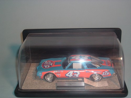 RICHARD PETTY # 43 1977 OLDSMOBILE 442 FRANKLIN MINT 1:24 DIECAST & DISPLAY CASE - Picture 5 of 5